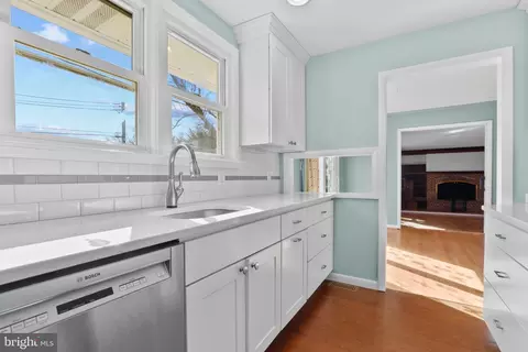 Kitchen - 5 Dalebrook Dr, Phoenix, MD 21131 photo 1 of 2