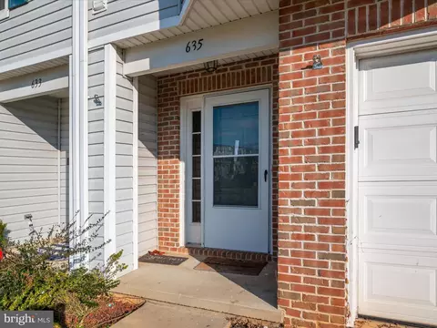 635 Hunting Fields Rd, Middle River, MD 21220 photo 2
