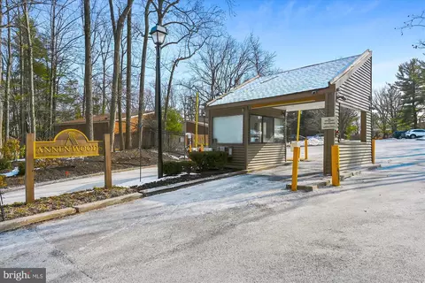 1 High Stepper Ct #303, Pikesville, MD 21208