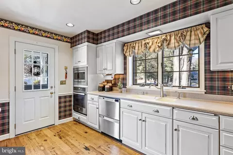Kitchen - 13401 Cambria Farms Rd, Phoenix, MD 21131 photo 1 of 2