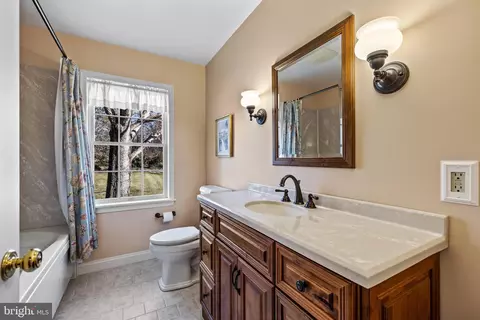 Bath - 13401 Cambria Farms Rd, Phoenix, MD 21131 photo 1 of 6