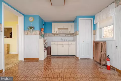 Kitchen - 2549 Lodge Forest Dr, Sparrows Point, MD 21219 photo 4 of 8