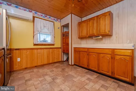 Kitchen - 2549 Lodge Forest Dr, Sparrows Point, MD 21219 photo 2 of 8