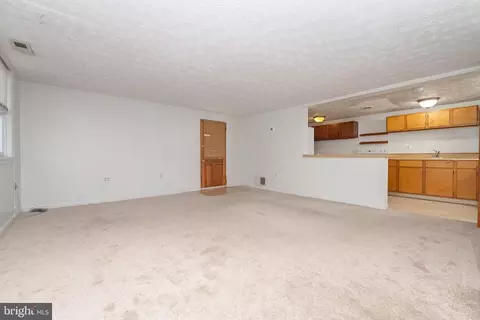 Living - 2549 Lodge Forest Dr, Sparrows Point, MD 21219 photo 3 of 3