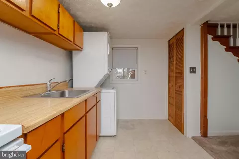 Kitchen - 2549 Lodge Forest Dr, Sparrows Point, MD 21219 photo 7 of 8