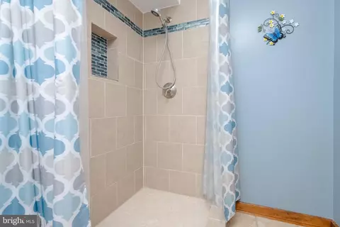 Bath - 2549 Lodge Forest Dr, Sparrows Point, MD 21219 photo 2 of 4