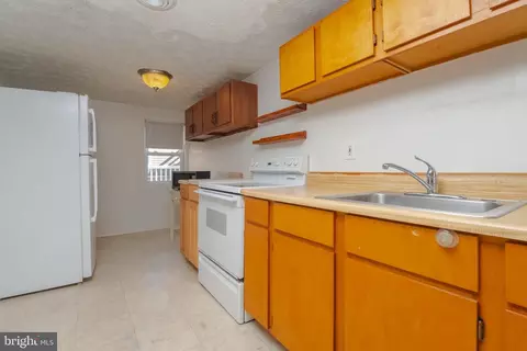 Kitchen - 2549 Lodge Forest Dr, Sparrows Point, MD 21219 photo 5 of 8
