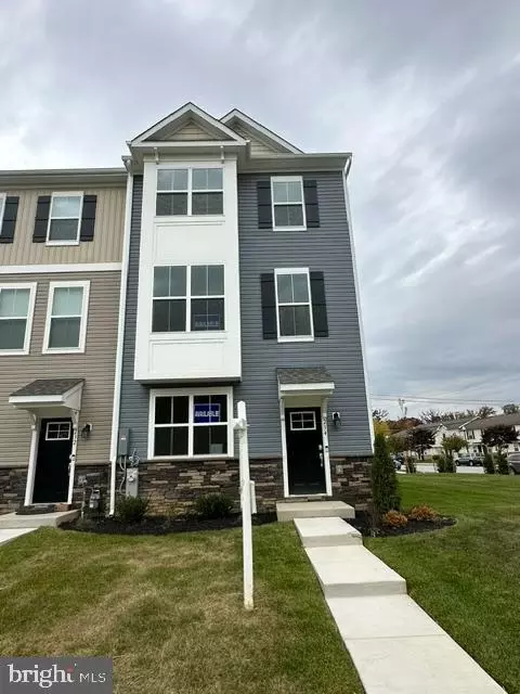 41 Cardinal Ct, Essex, MD 21221