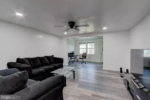 3011 Freeway, Halethorpe, MD 21227 photo 5