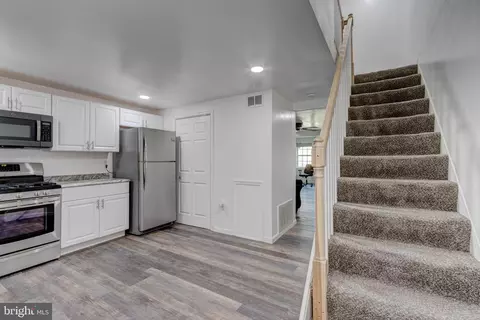 3011 Freeway, Halethorpe, MD 21227 photo 2