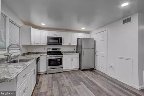 3011 Freeway, Halethorpe, MD 21227 photo 3