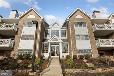 4 Bandon Ct #102, Lutherville Timonium, MD 21093