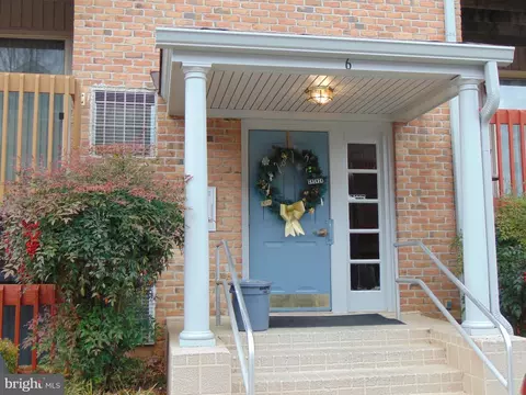 6 Banyan Wood Ct #203, Essex, MD 21221
