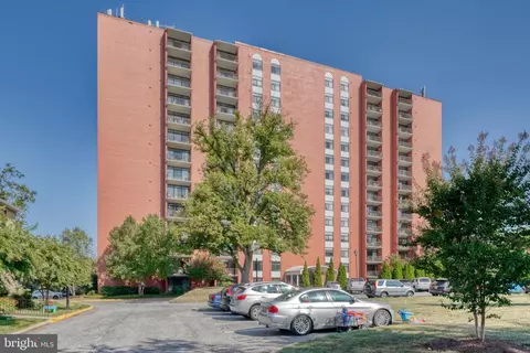 1 Smeton Pl #303, Towson, MD 21204