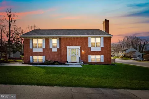2 Stout Run Ct, Catonsville, MD 21228