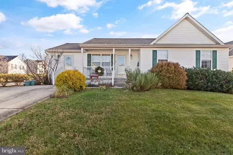 28 Macintosh Ct, Middle River, MD 21220