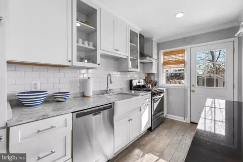 325 Old Trail Rd, Baltimore, MD 21212 photo 13