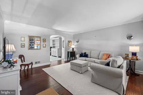 325 Old Trail Rd, Baltimore, MD 21212 photo 5