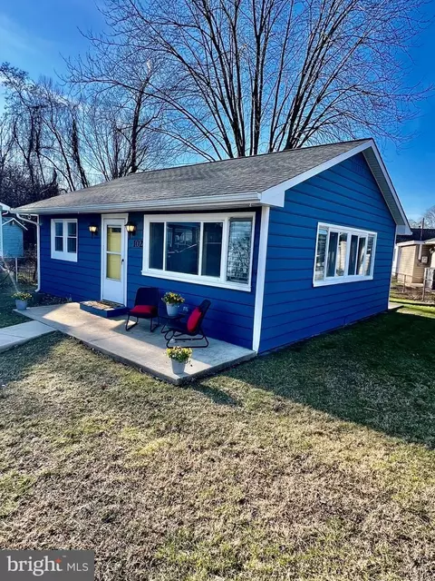 102 Propeller Dr, Middle River, MD 21220 photo 2