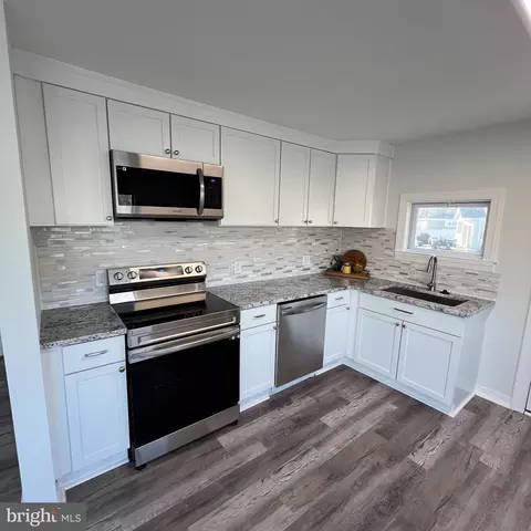 102 Propeller Dr, Middle River, MD 21220 photo 8