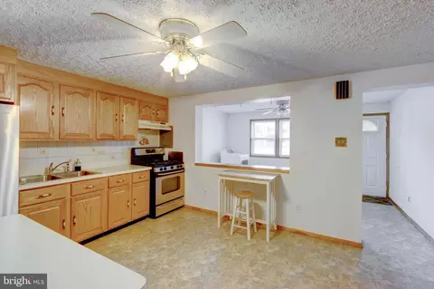 3169 Bero Rd, Halethorpe, MD 21227 photo 5