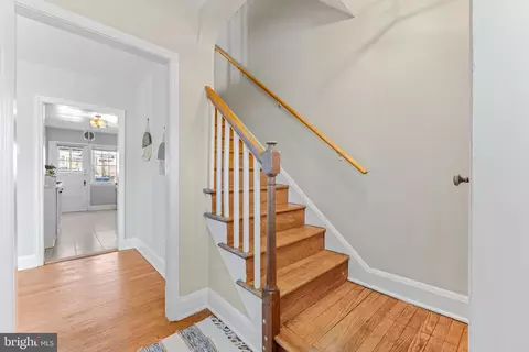 Entry Way - 410 Overbrook Rd, Baltimore, MD 21212 photo 3 of 7