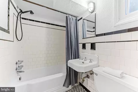 Bath - 410 Overbrook Rd, Baltimore, MD 21212 photo 3 of 3