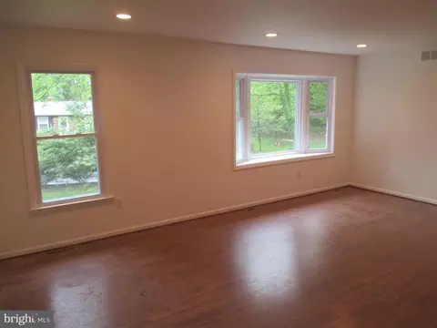 3910 Washington St, Halethorpe, MD 21227 photo 3