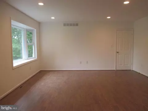 3910 Washington St, Halethorpe, MD 21227 photo 4