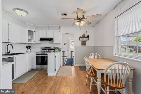 Dining - 1323 2nd Rd, Middle River, MD 21220 photo 2 of 2