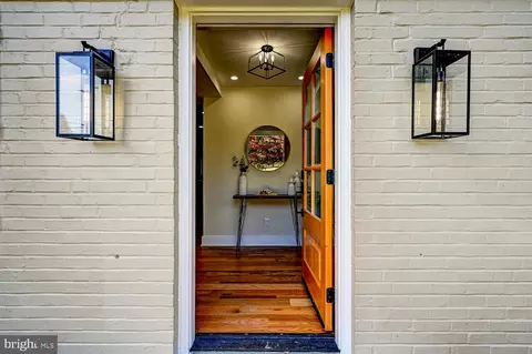 548 Hampton Ln, Towson, MD 21286 photo 2