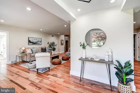 548 Hampton Ln, Towson, MD 21286 photo 4