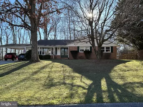 7 Deer Pass Ct, Cockeysville, MD 21030