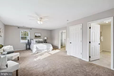 2 Holmes Ave, Catonsville, MD 21228 photo 4