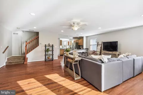 2 Holmes Ave, Catonsville, MD 21228 photo 2