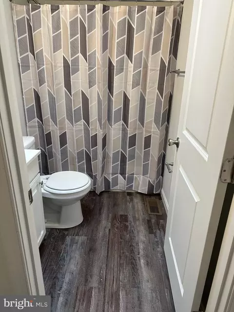 450 Bigley Ave, Baltimore Highlands, MD 21227 photo 3