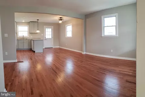 30 Stabilizer Dr, Middle River, MD 21220 photo 3
