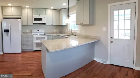 30 Stabilizer Dr, Middle River, MD 21220 photo 7