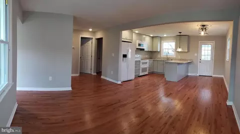 30 Stabilizer Dr, Middle River, MD 21220 photo 4