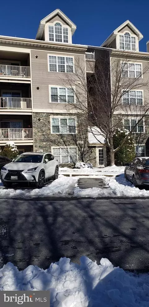 8907 Stone Creek Pl #101, Pikesville, MD 21208
