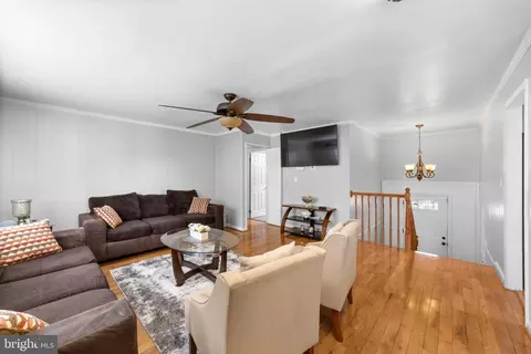 Living - 5521 Lanham Way, Baltimore, MD 21206 photo 2 of 7