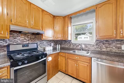 Kitchen - 5521 Lanham Way, Baltimore, MD 21206 photo 2 of 5