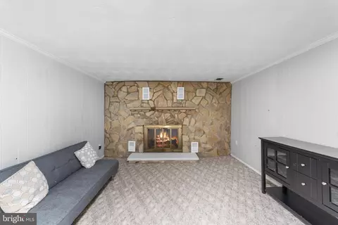 Living - 5521 Lanham Way, Baltimore, MD 21206 photo 6 of 7