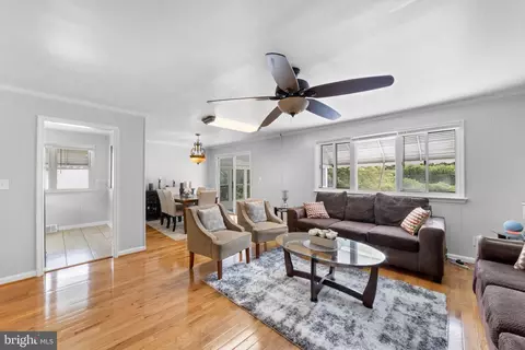 Living - 5521 Lanham Way, Baltimore, MD 21206 photo 3 of 7