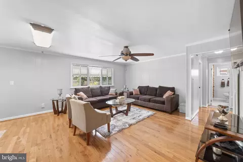 Living - 5521 Lanham Way, Baltimore, MD 21206 photo 4 of 7