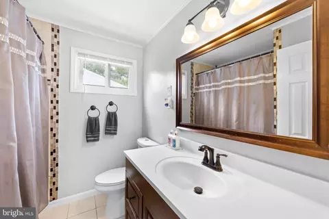Bath - 5521 Lanham Way, Baltimore, MD 21206 photo 2 of 3
