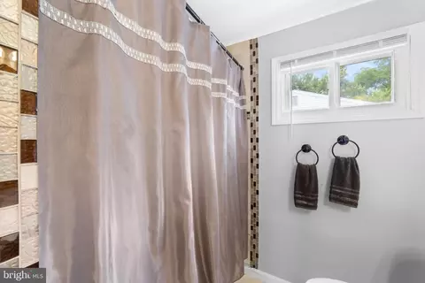 Bath - 5521 Lanham Way, Baltimore, MD 21206 photo 1 of 3