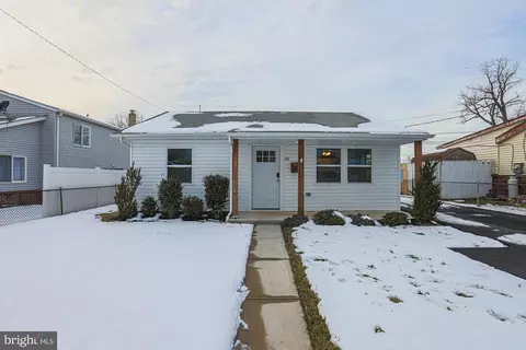 26 Helicopter Dr, Middle River, MD 21220