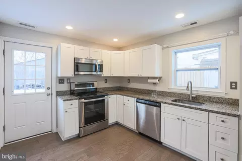 26 Helicopter Dr, Middle River, MD 21220 photo 14