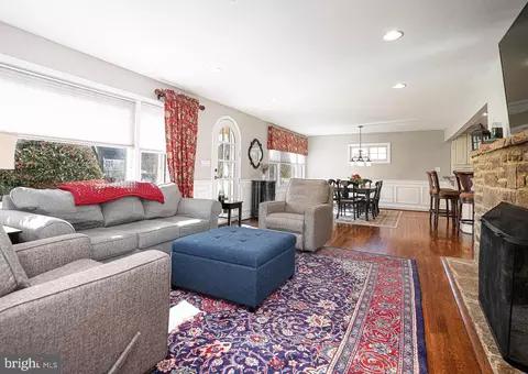 Living - 520 Hampton Ln, Towson, MD 21286 photo 2 of 8